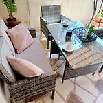 Apartman Neve St *