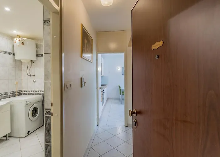Neve St Apartment *