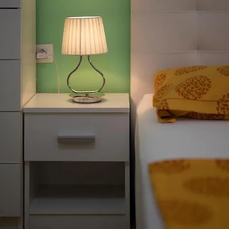 Neve St Apartment Split