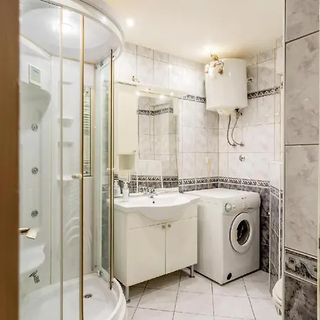 Neve St Apartment